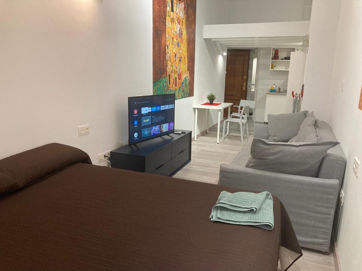 Golondrinas De Malaga "Apartamentos Con Mucho Arte" Y Terraza Solarium En Coliving Bagian luar foto