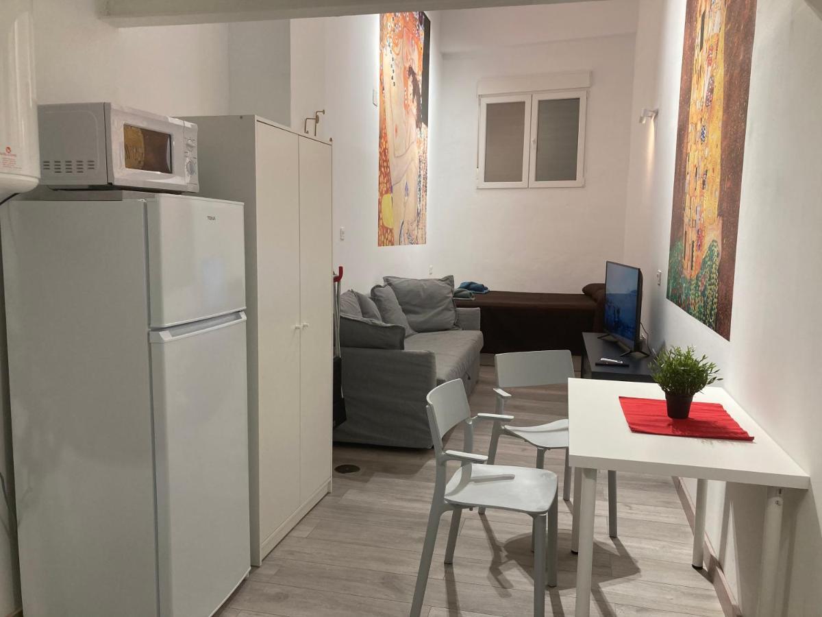 Golondrinas De Malaga "Apartamentos Con Mucho Arte" Y Terraza Solarium En Coliving Bagian luar foto
